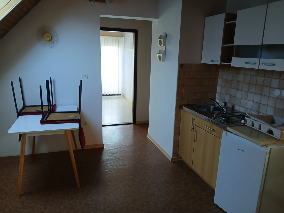 Enoposteljna soba, Moste – fotografija 3