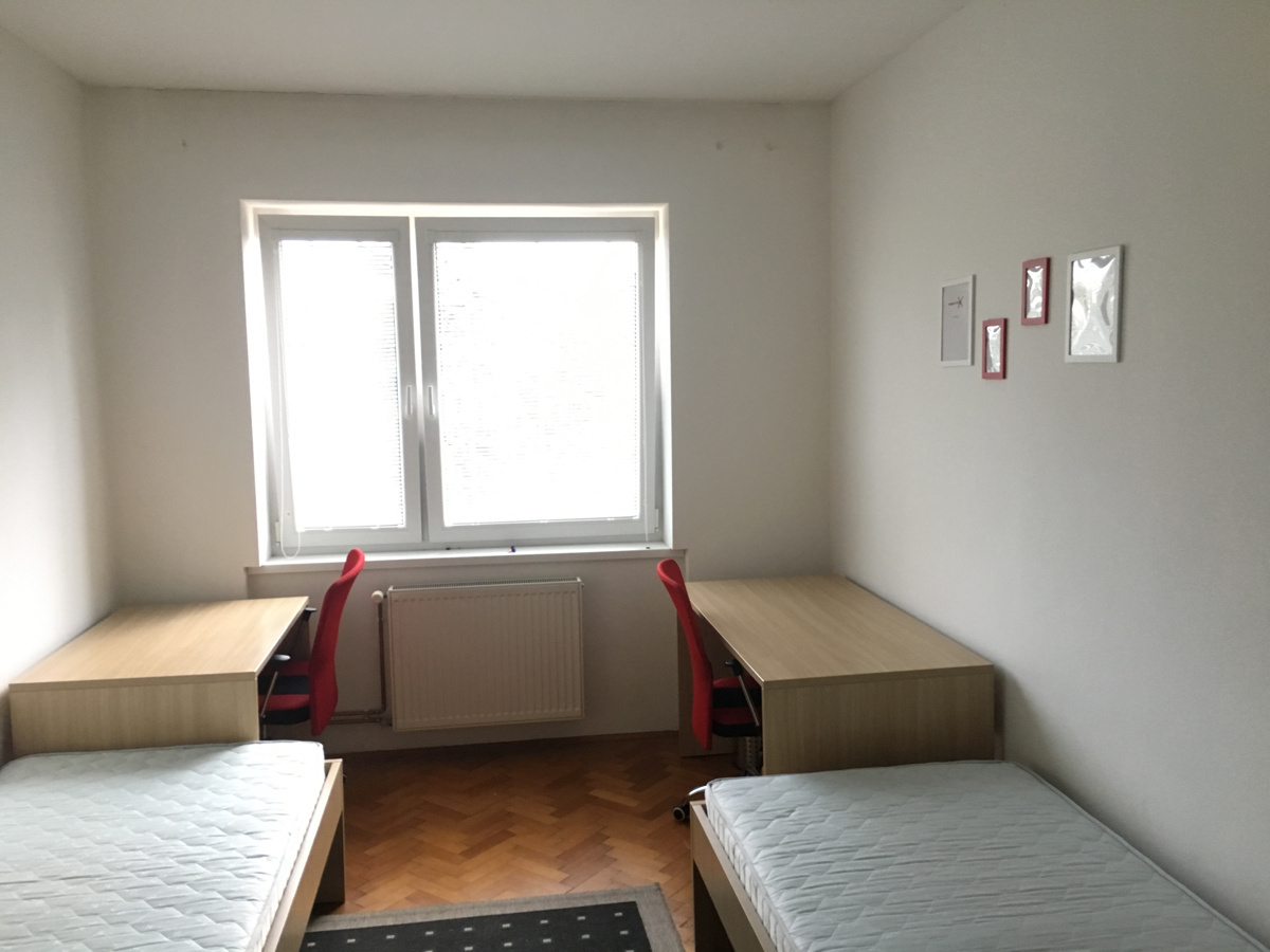 Ležišče v dvoposteljni sobi