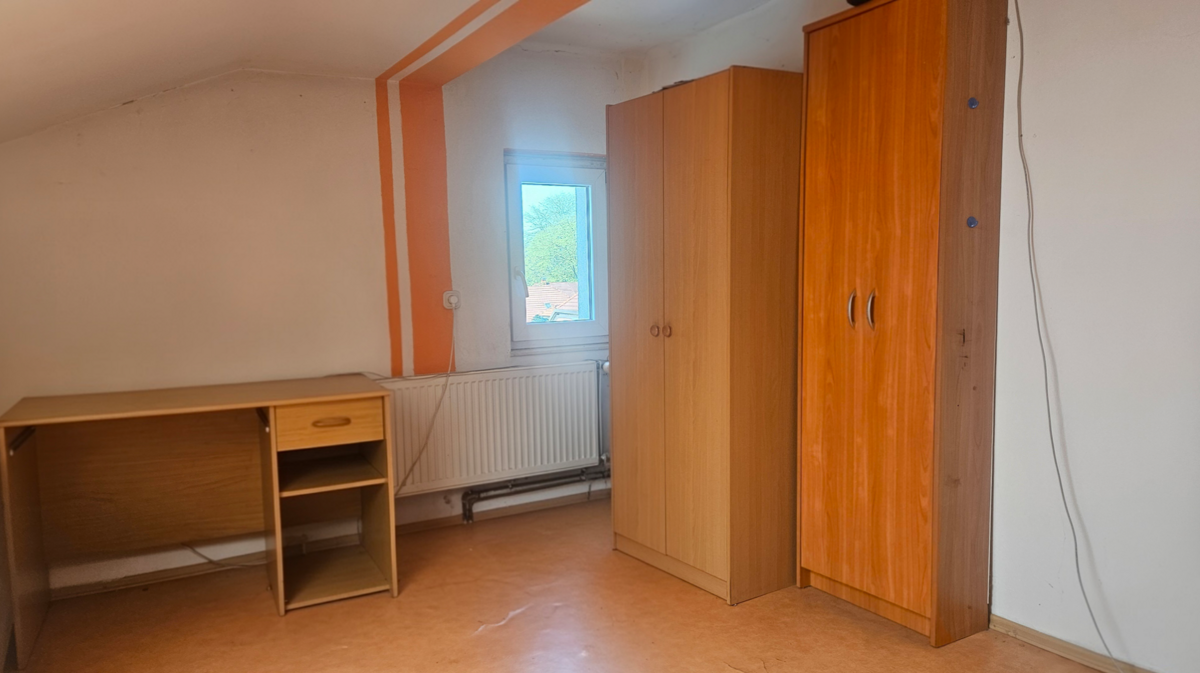 Enoposteljna soba