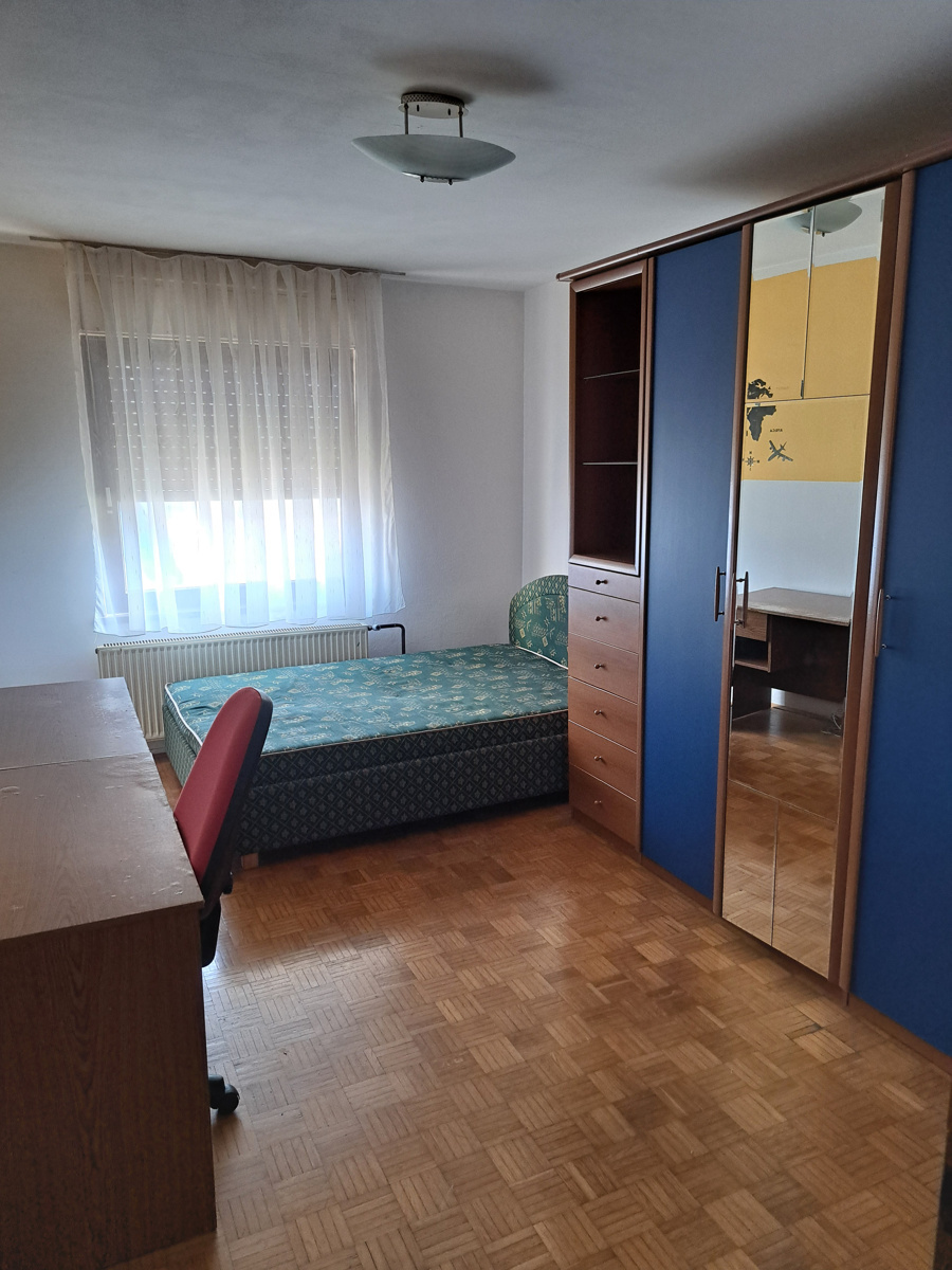 Oddam enoposteljno sobo študentki