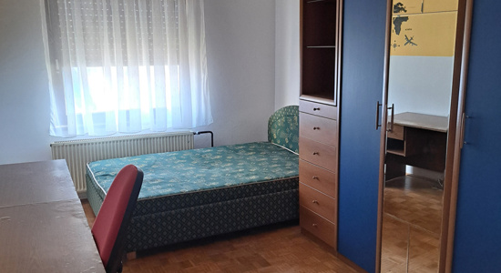 Oddam enoposteljno sobo študentki