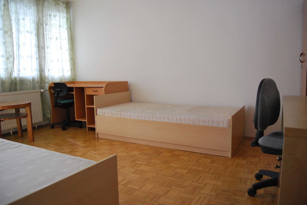 Enoposteljna soba - Bežigrad, Zupančičeva jama